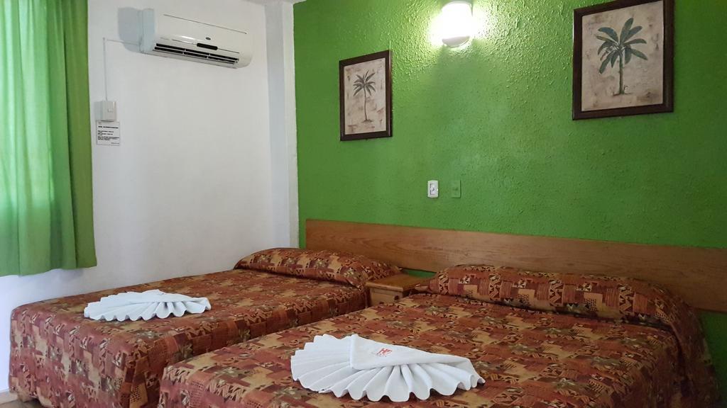 Delfin Playa Azul Hotel Lázaro Cárdenas Екстериор снимка